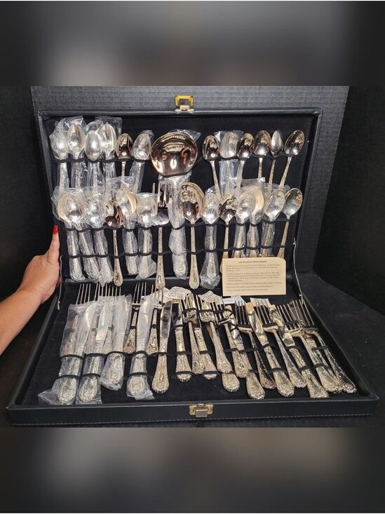 WM Rogers and Sons Other - WM Roger And Son Floral Flatware Set - Elegant Silver Finish